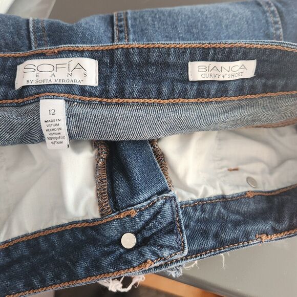 Sofia Vergara Bianca Curvy 4" short distressed denim shorts size 12 - Picture 6 of 6